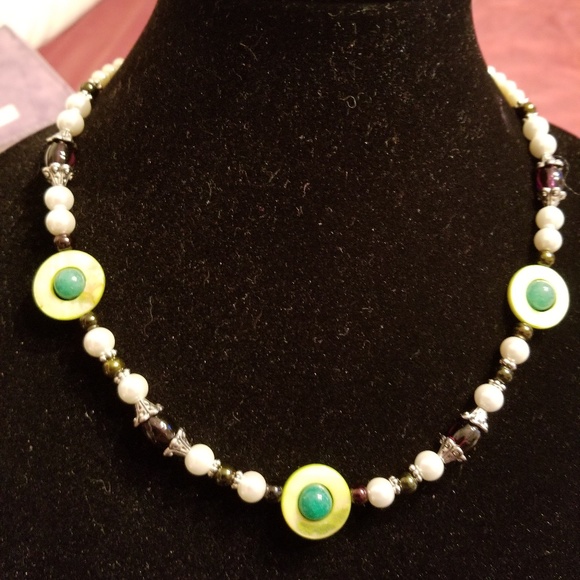 Handmade beaded necklace and bracelet set - Picture 3 of 3